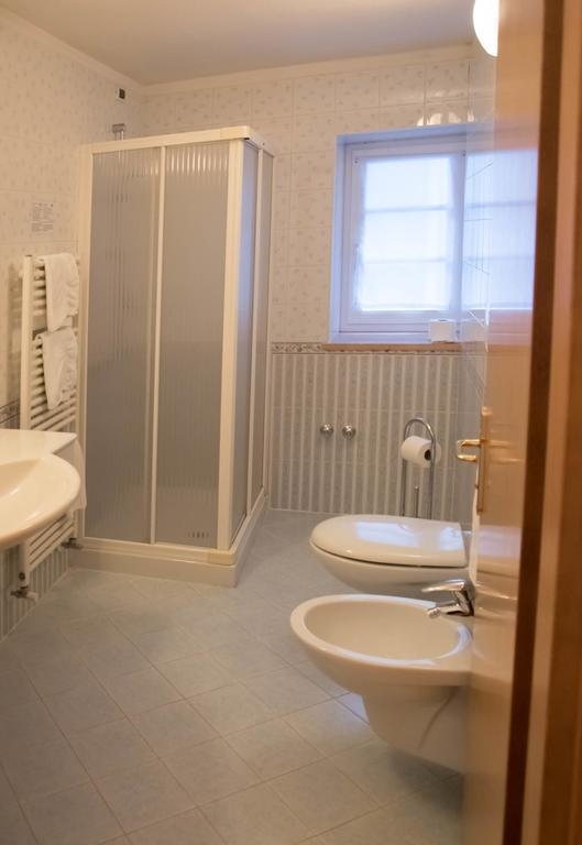 Hotel Nes Crepes Pozza di Fassa Pokoj fotografie