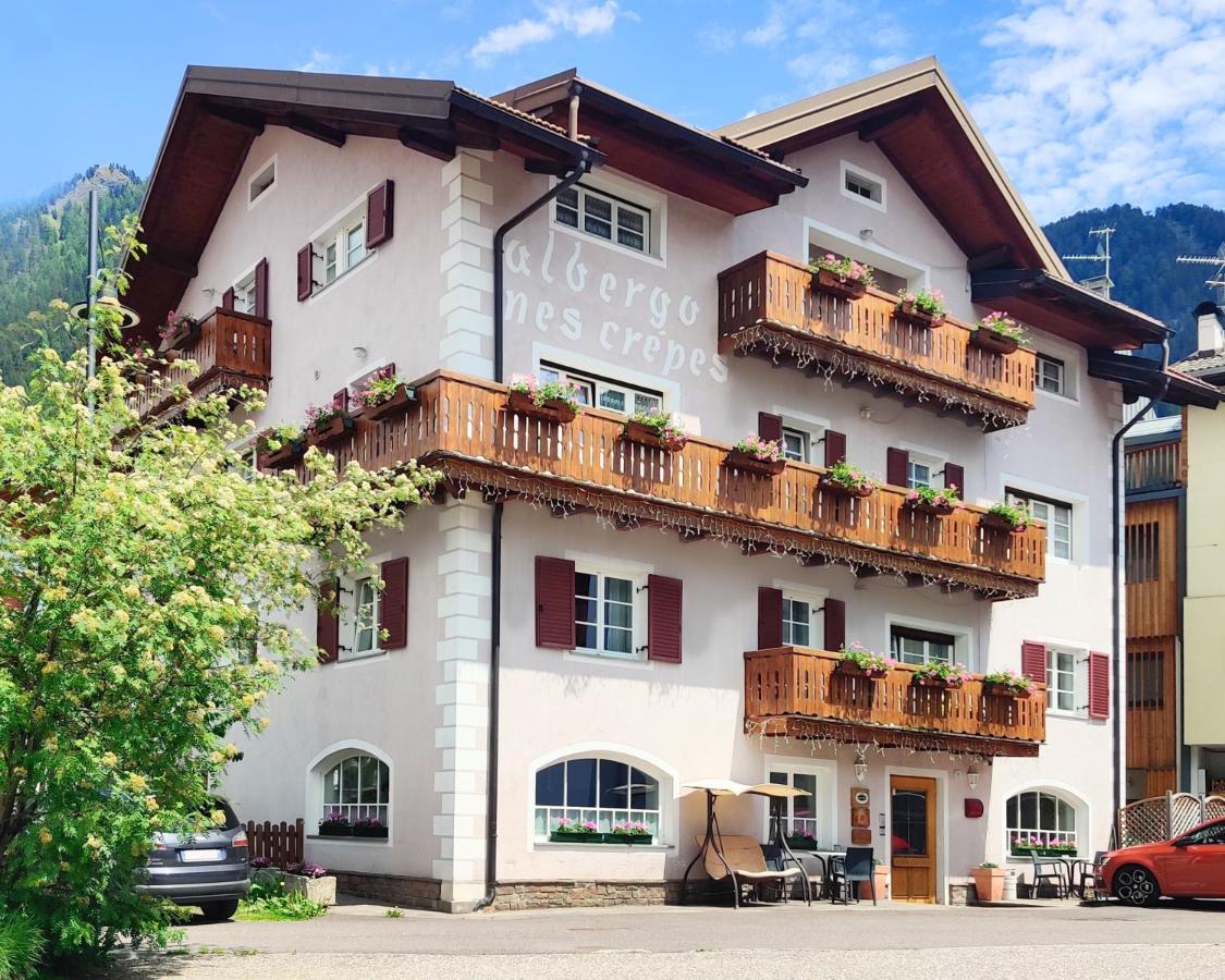 Hotel Nes Crepes Pozza di Fassa Exteriér fotografie