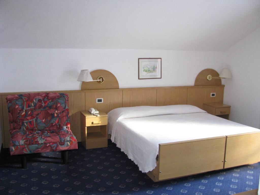 Hotel Nes Crepes Pozza di Fassa Pokoj fotografie
