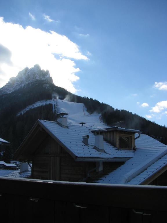 Hotel Nes Crepes Pozza di Fassa Exteriér fotografie