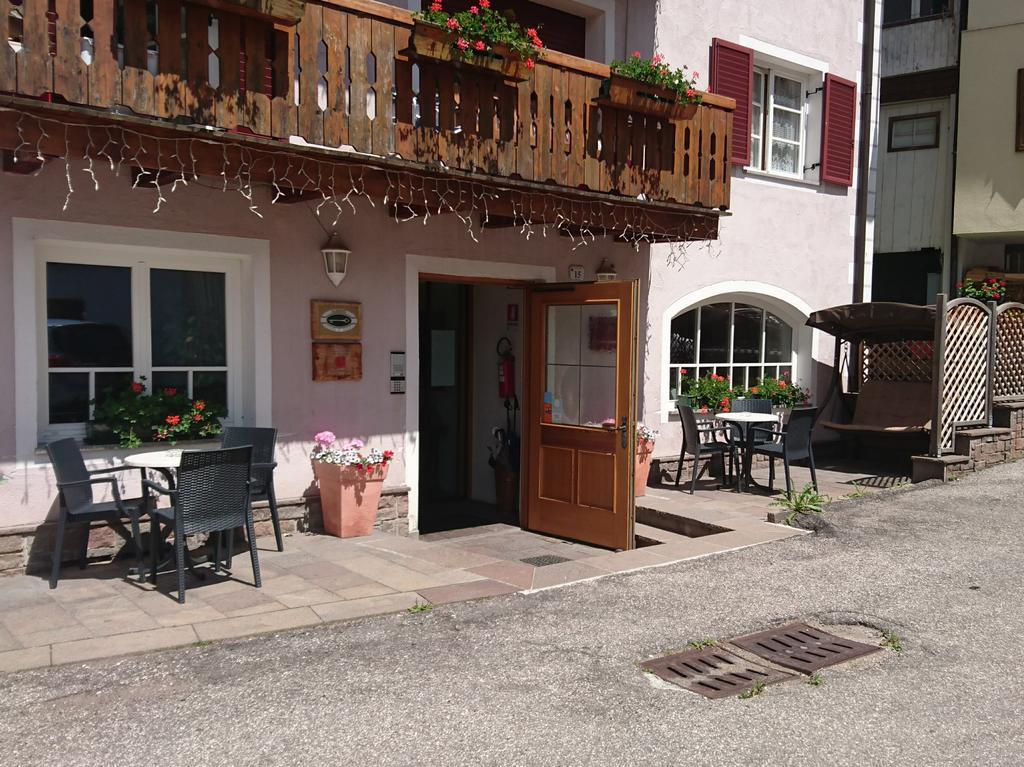 Hotel Nes Crepes Pozza di Fassa Exteriér fotografie