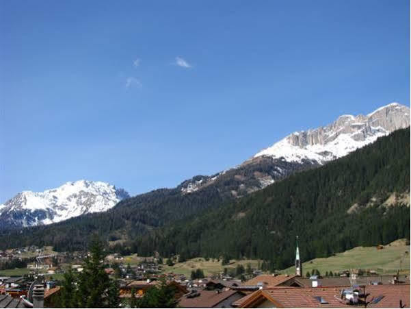 Hotel Nes Crepes Pozza di Fassa Exteriér fotografie