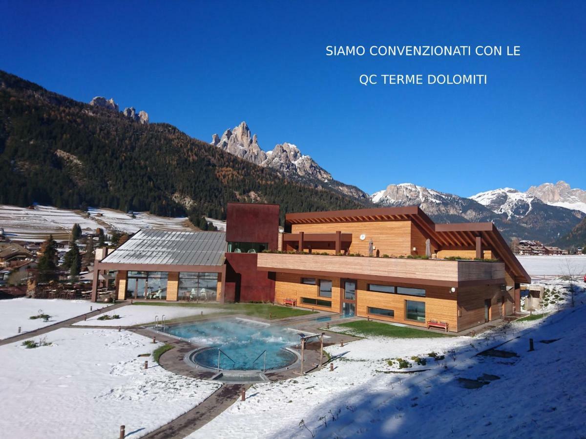 Hotel Nes Crepes Pozza di Fassa Exteriér fotografie