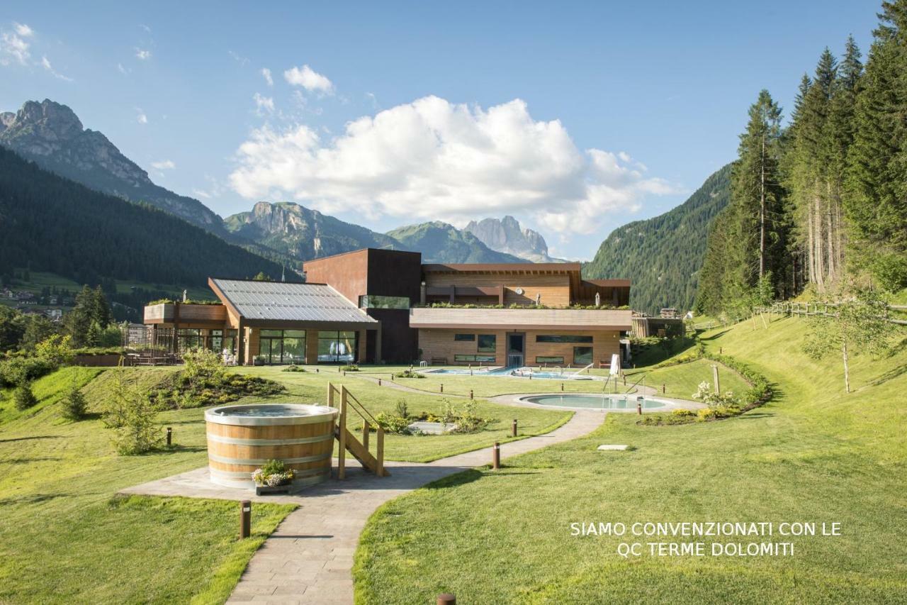 Hotel Nes Crepes Pozza di Fassa Exteriér fotografie