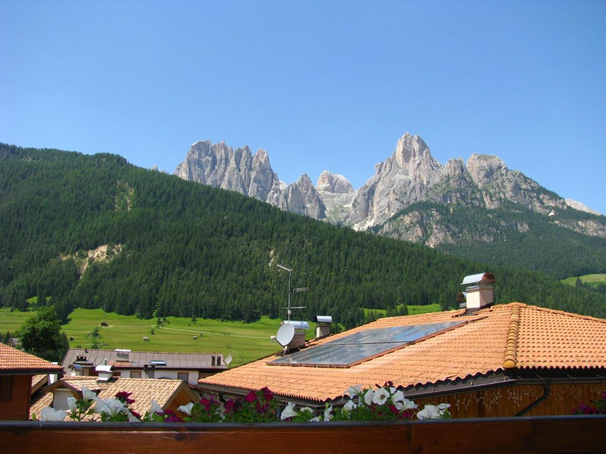 Hotel Nes Crepes Pozza di Fassa Pokoj fotografie